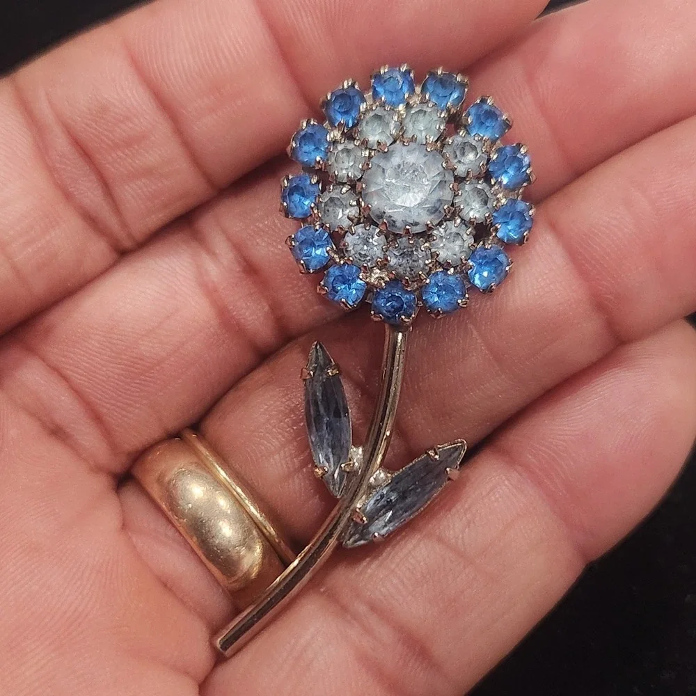 Vintage Blue and Clear Rhinestone Flower Brooch Silver Tone Floral Pin 2.5‎ Inch